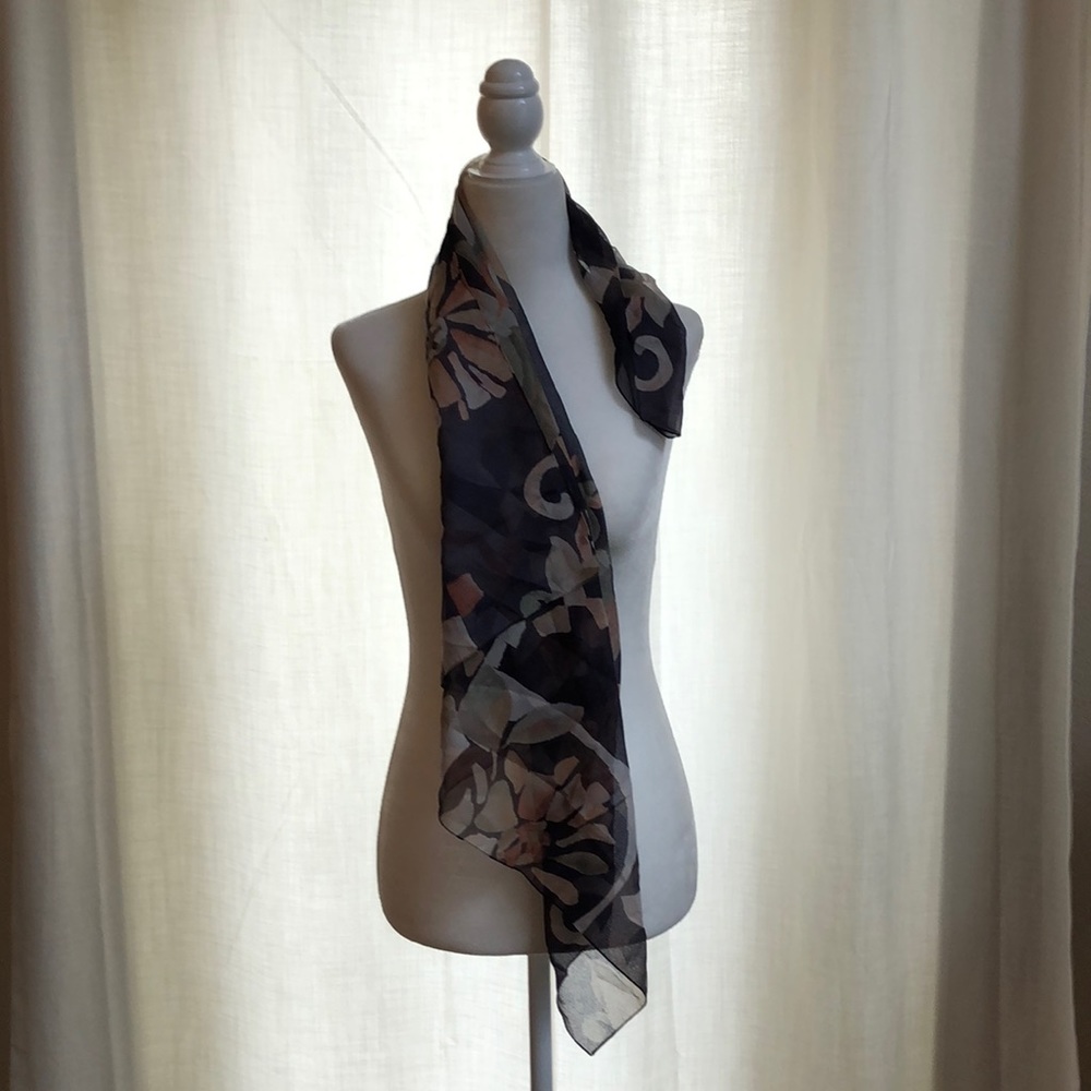 Tie Rack- Art of the Scarf